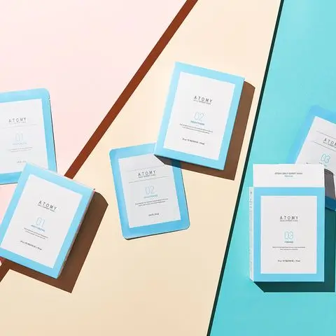 atomy masque expert quotidien Masque Expert Quotidien Atomy – trois variantes de masque quotidien posées sur un fond coloré